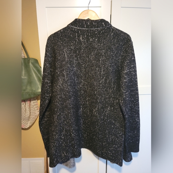 Women's sweater jacket, Suzy Shier, Size Large - Picture 3 of 3